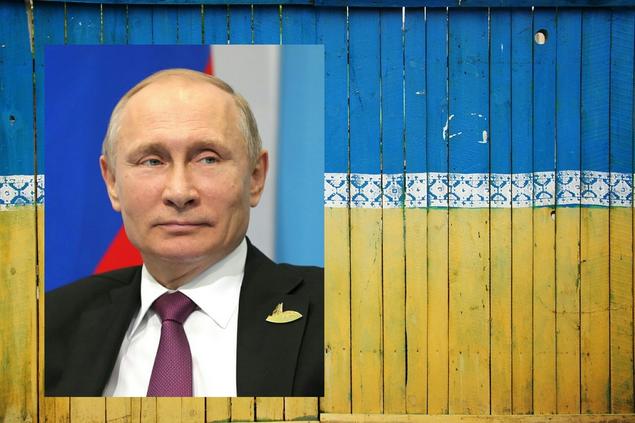 Putin portrait on the background of an old, wooden door painted like the Ukrainian flag. Photo: Kremlin.ru + Tina Hartung on Unsplash