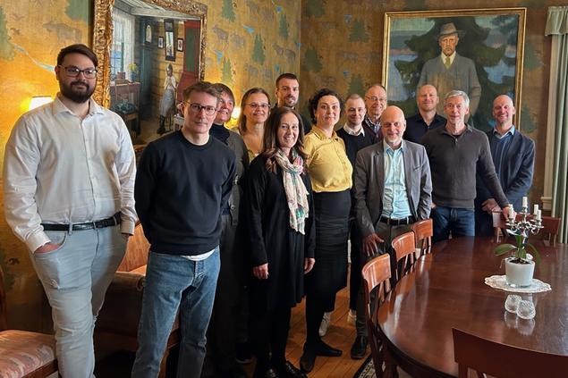 Brukerpartnere og forskere møttes på Polhøgda for prosjektoppstart. Foto: Bente Sommerstad/FNI